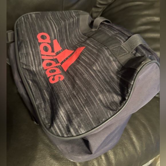 Adidas Medium Sized Pink & Grey Duffle Gym Bag long strap zippers - Picture 3 of 5